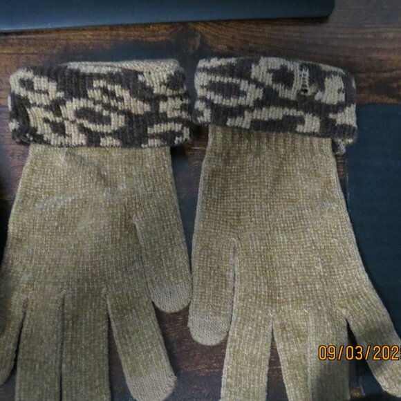 Cheetah Print Brown Winter Hat and Gloves - Picture 3 of 4